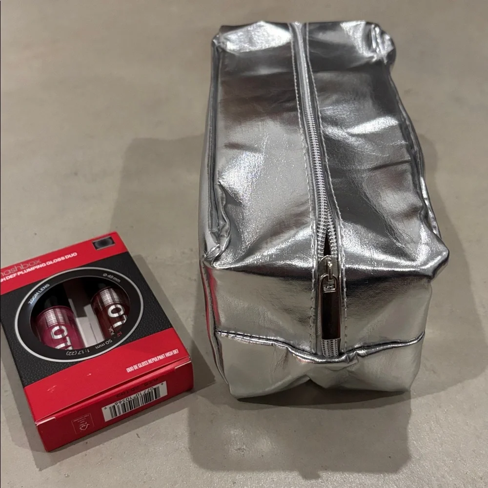 Smashbox Bundle: HighDef Plumping Lip Gloss Duo + Cult Fave Makeup Bag w giftbag